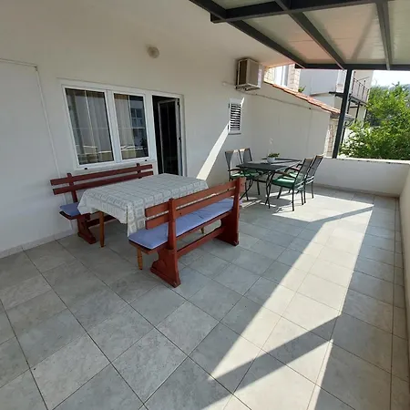 Primo Lusic Apartment Primosten