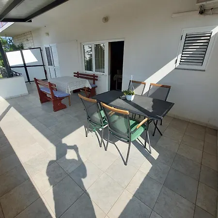 Apartment Primo Lusic *