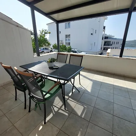 Primo Lusic Apartment *