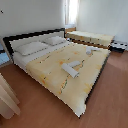 Primo Lusic Apartment Primosten