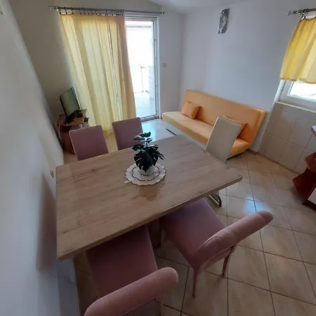 Primo Lusic Apartment *